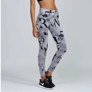 EUC Noli Yoga Revo Legging News Paper Print Size S